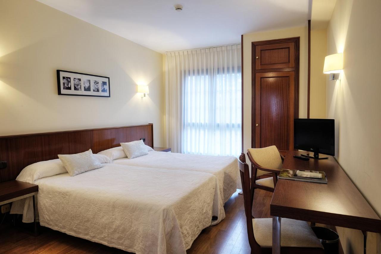 Hotel Y Apartamentos Arias نافيا الغرفة الصورة