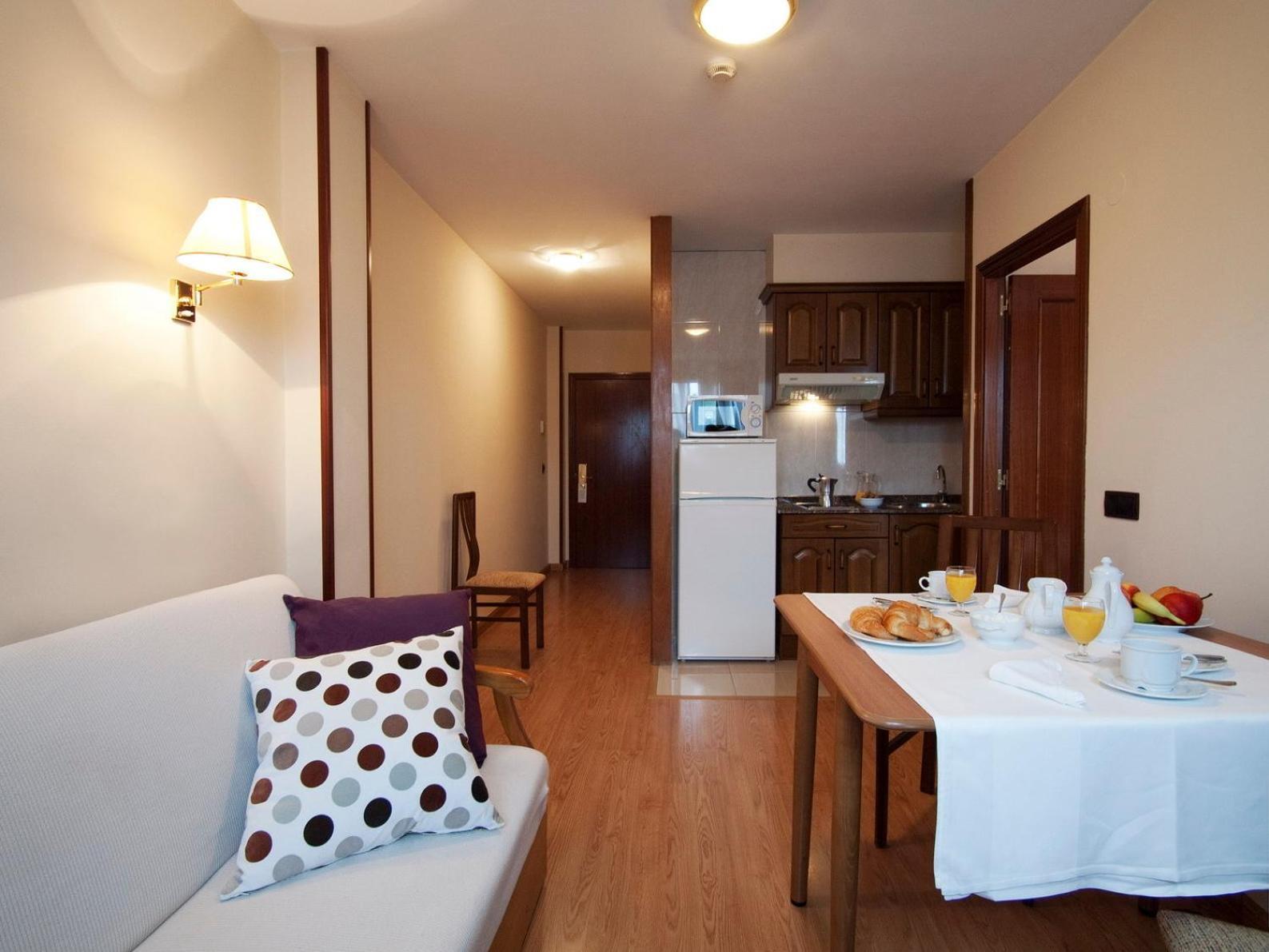 Hotel Y Apartamentos Arias نافيا المظهر الخارجي الصورة