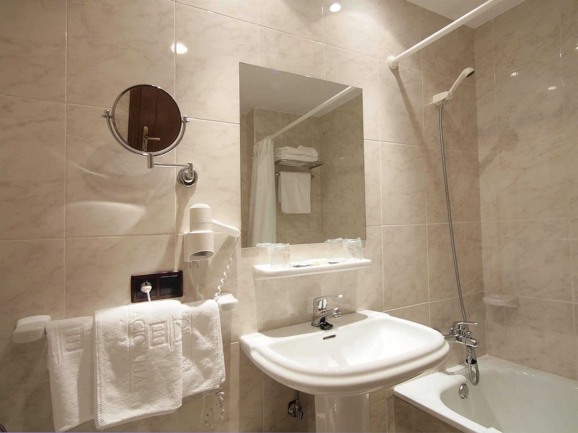 Hotel Y Apartamentos Arias نافيا الغرفة الصورة