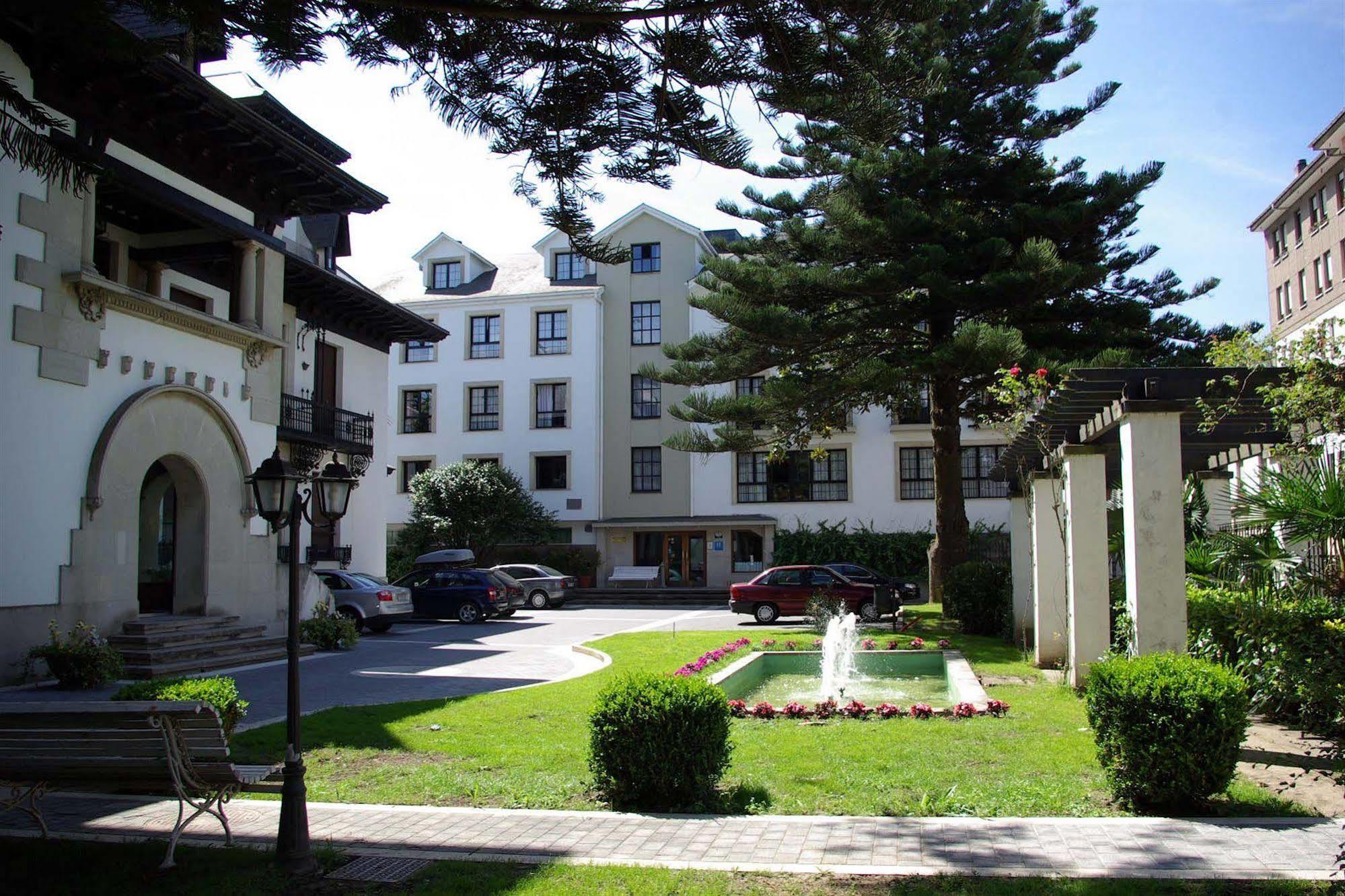 Hotel Y Apartamentos Arias نافيا المظهر الخارجي الصورة