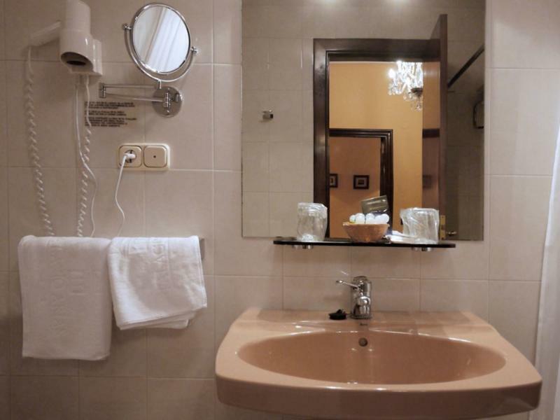 Hotel Y Apartamentos Arias نافيا المظهر الخارجي الصورة