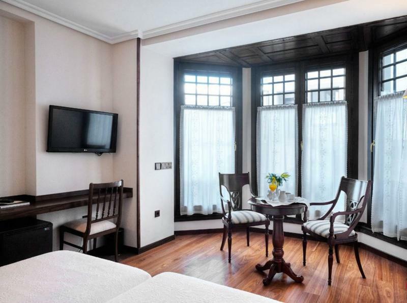 Hotel Y Apartamentos Arias نافيا المظهر الخارجي الصورة