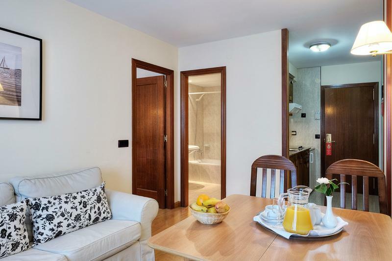 Hotel Y Apartamentos Arias نافيا المظهر الخارجي الصورة
